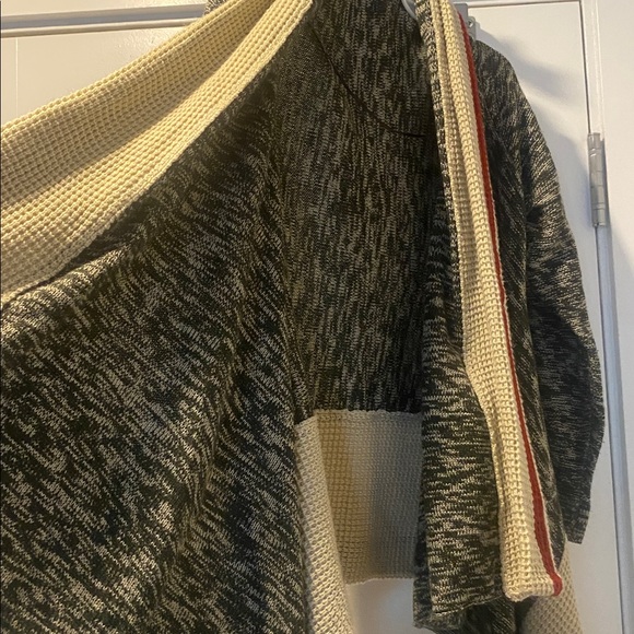 ROOTS cardigan size medium - Picture 4 of 10